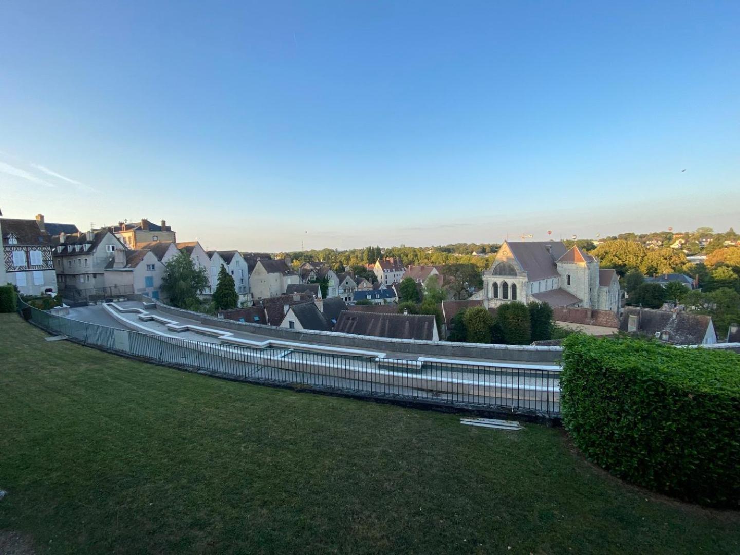 Apartamento Le Jardinet De La Cathedrale Chartres Exterior foto